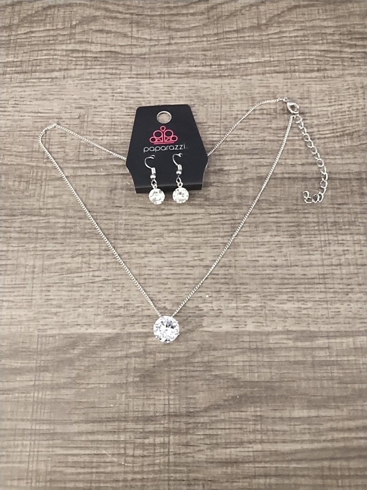 Paparazzi Long Necklace And Earrings Set