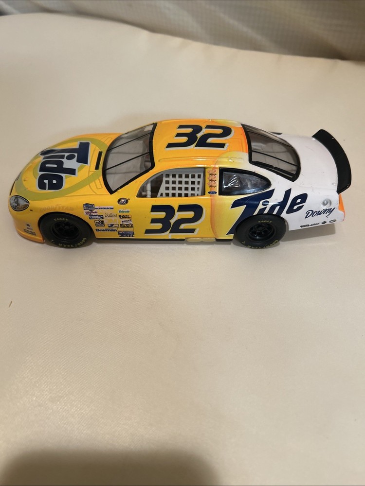 1999 Ford Taurus NASCAR 1:32 scale Hot Wheels diecast metal model