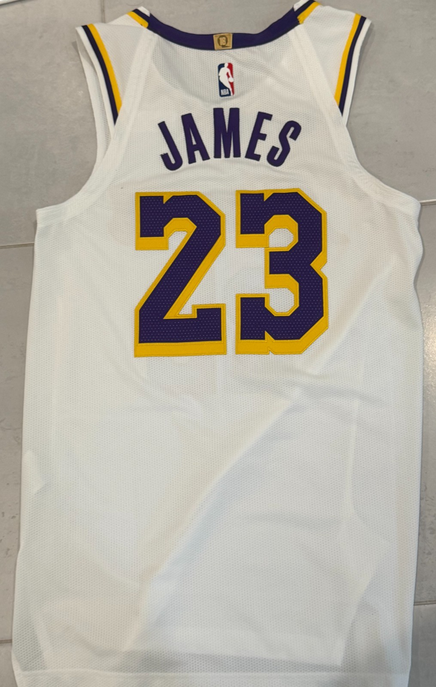 LeBron James Lakers 2019-20 Authentic Association  Jersey White Size S (NWOT)
