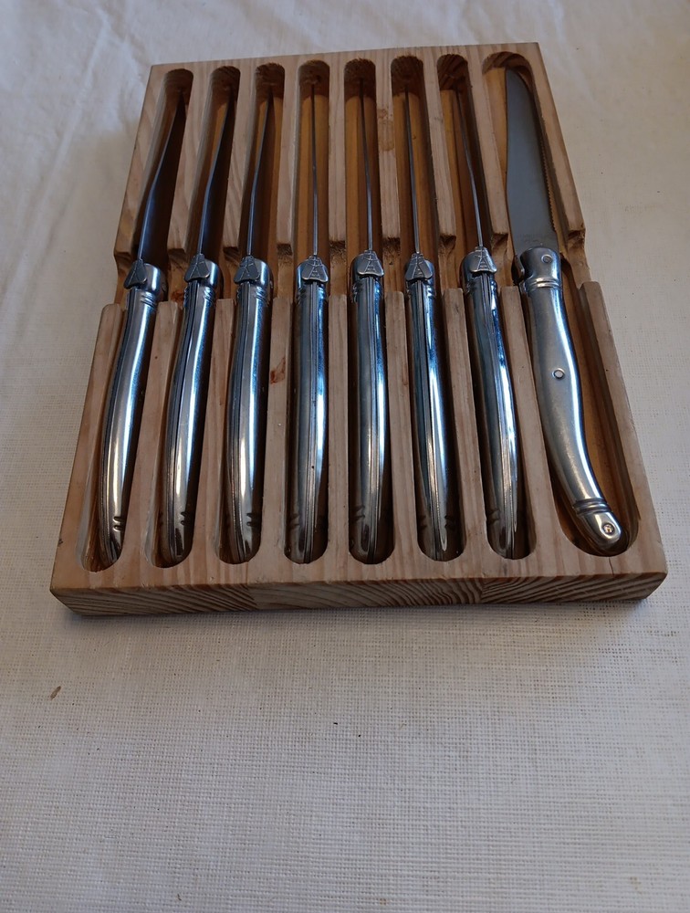 Set Of 8 Stainless Steel  Steak Knives With Bee On Handle