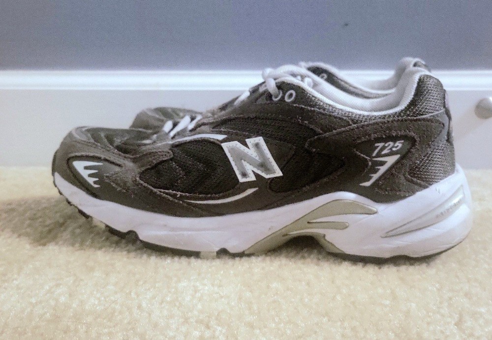 New Balance 725 Size 8.5 Mens Black Olive