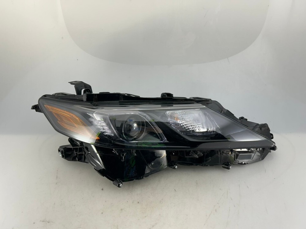 2018-2022 Toyota Camry XLE SXE OEM LED Headlight Right Passenger Side