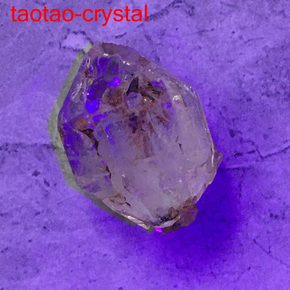 Petroleum Crystal Fluorescence Skeletal Golden Oil Quartz Mineral Specimen EY021