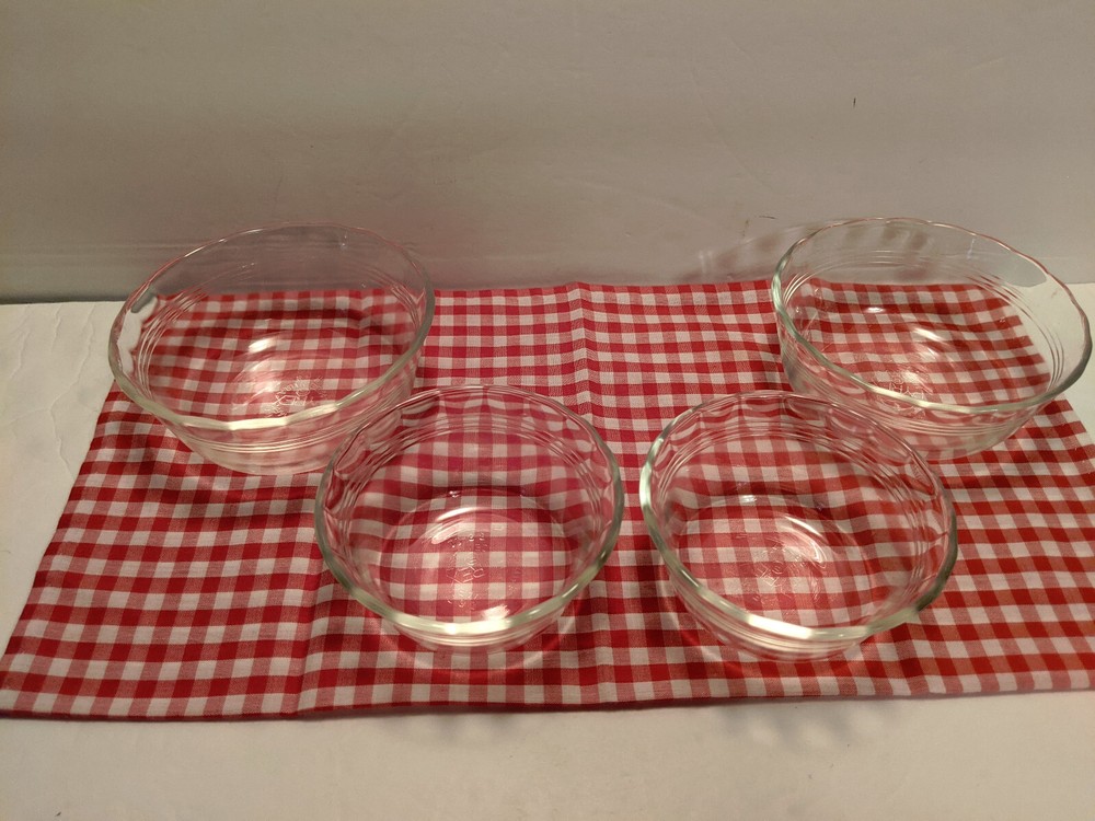 PYREX Custard Cup Cups Lot of 4 Three Ring Scalloped Edge 2 sizes Made in USA
