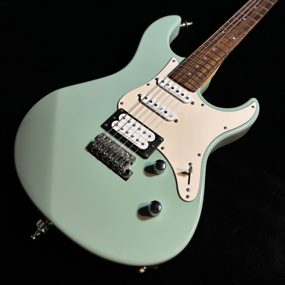 Yamaha Electric Guitar in Good Condition with Free Shipping from Japan 0302066