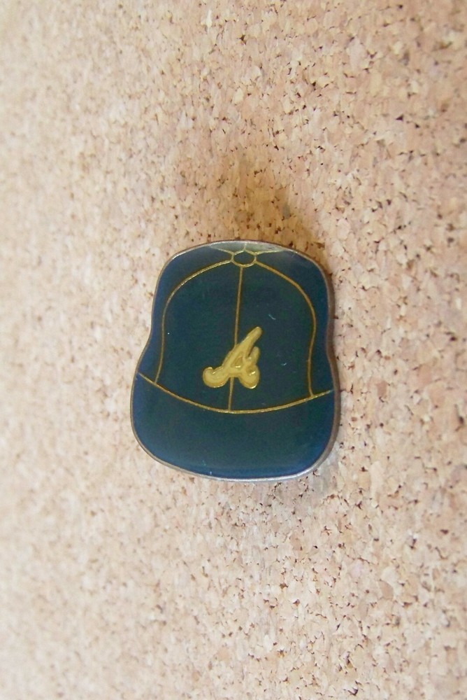 Atlanta Braves baseball cap lapel pin older style MLB c36854