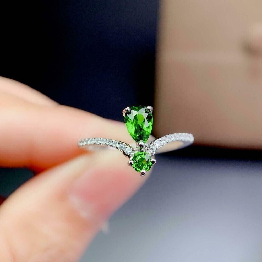 Pear Simulated Green Emerald Pretty Wedding Band Ring In 14k White Gold Plated