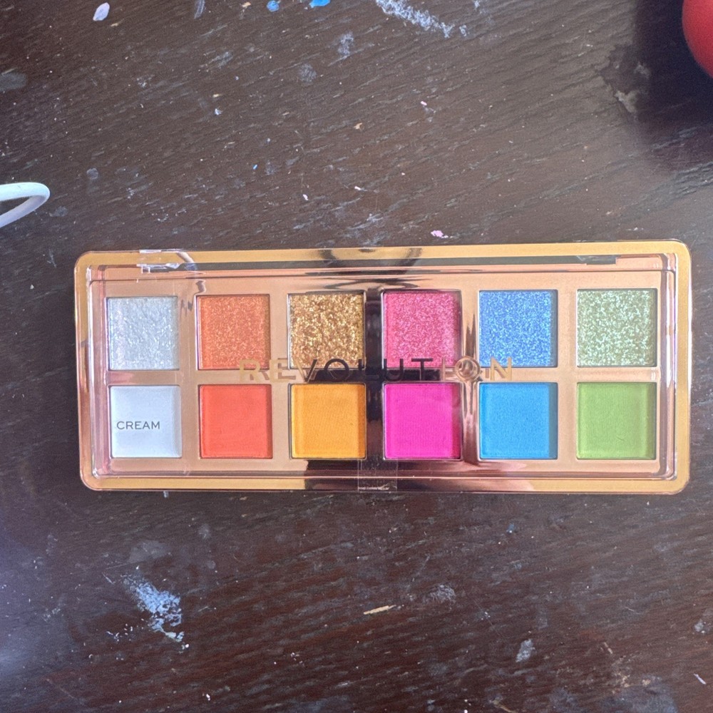 2x Revolution Beauty The Vibrant Icon Eyeshadow Palette