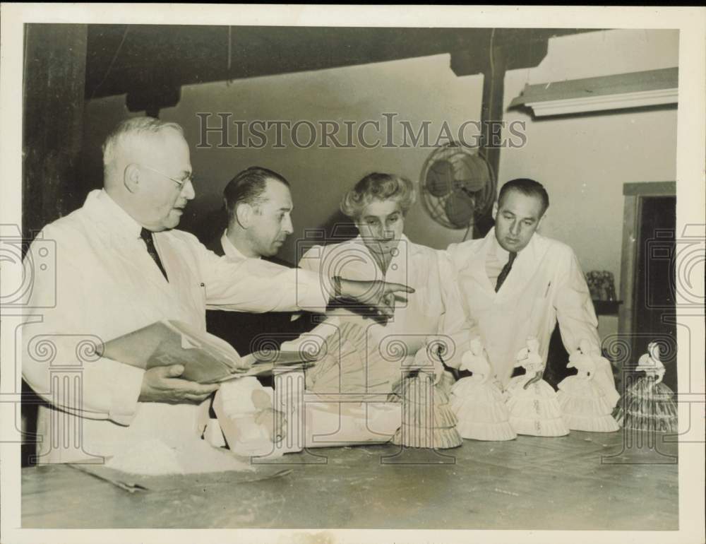 1945 Press Photo Viennese Goldscheiders with Jack B. Orenstein in Trenton NJ