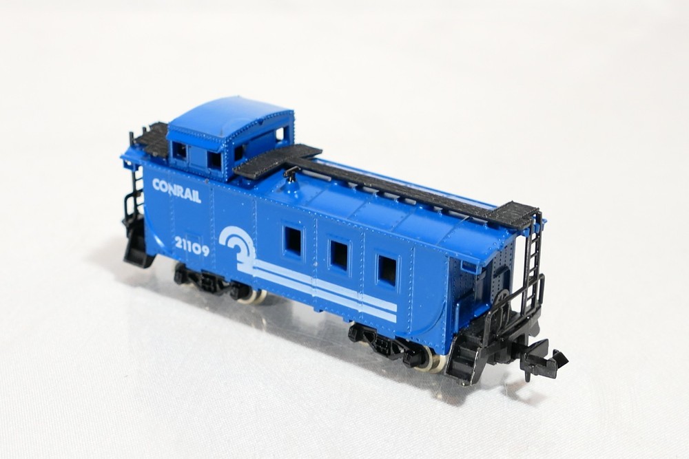 Model Power 3497 - N Scale Caboose Conrail 21109 Chessie System