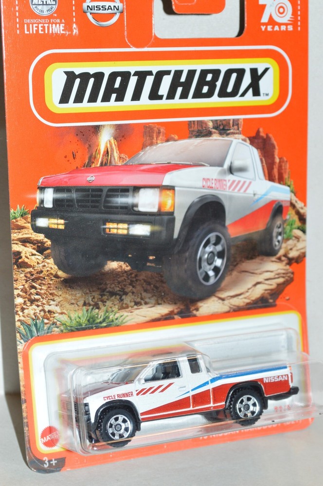 Matchbox 72/100 1995 Nissan Hardbody Pickup Die Cast Truck with Hitch