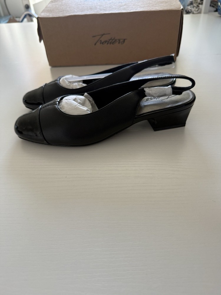 New in Box Trotters Women's sz 8 M DEA Leather Slingback Pumps Shoes Black