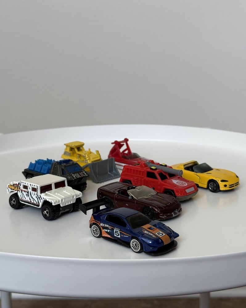 Vintage 1990-2006 Matchbox & Hot Wheels Cars Set of 8