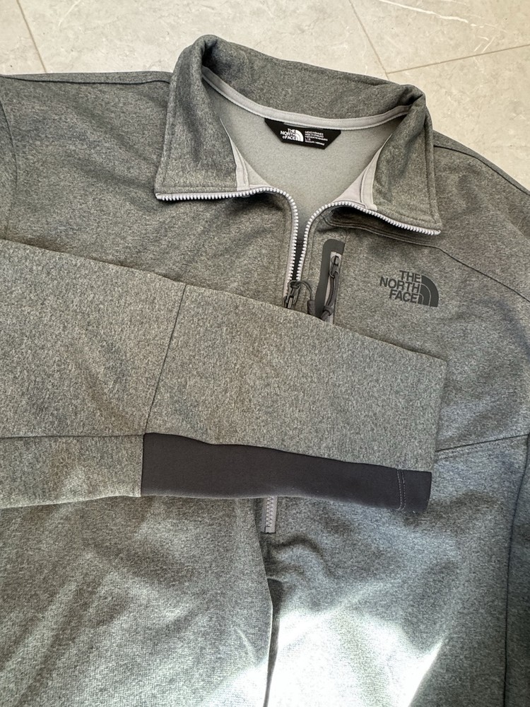 The North Face Gray Half-Zip Mens Pullover Size Large - Lightweight & Comfortable