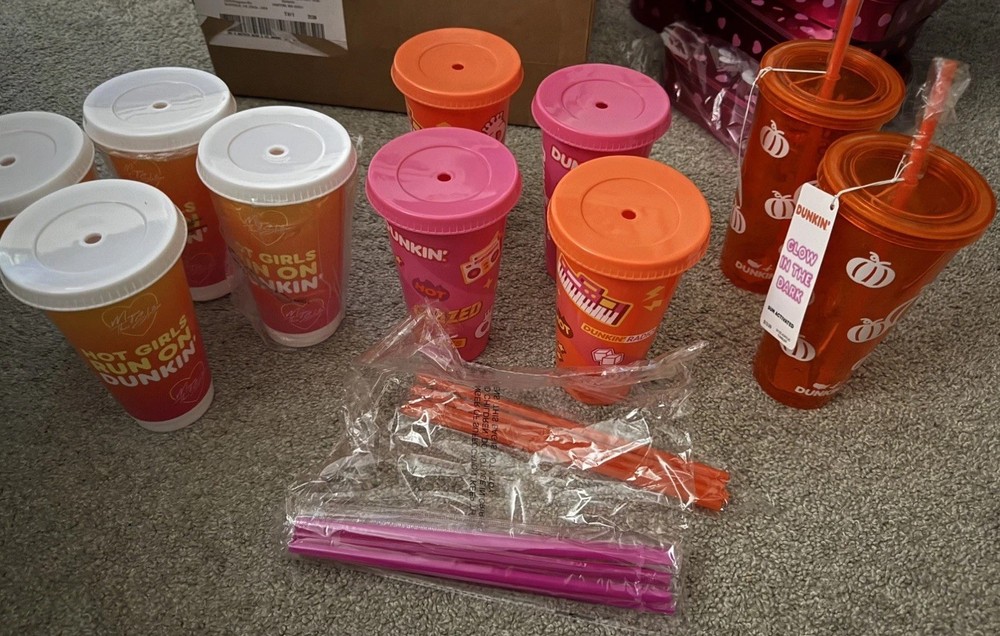 Dunkin Donuts  cups lids straws lot of 10