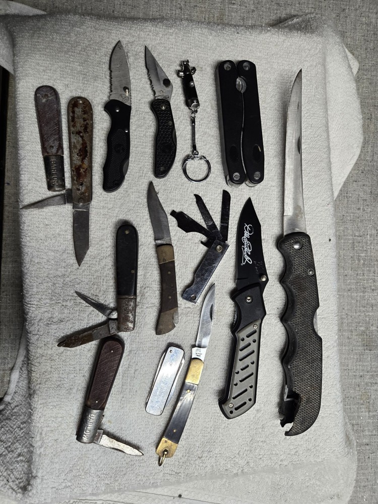 Pocket Knife Lot Used For Parts Or Repair