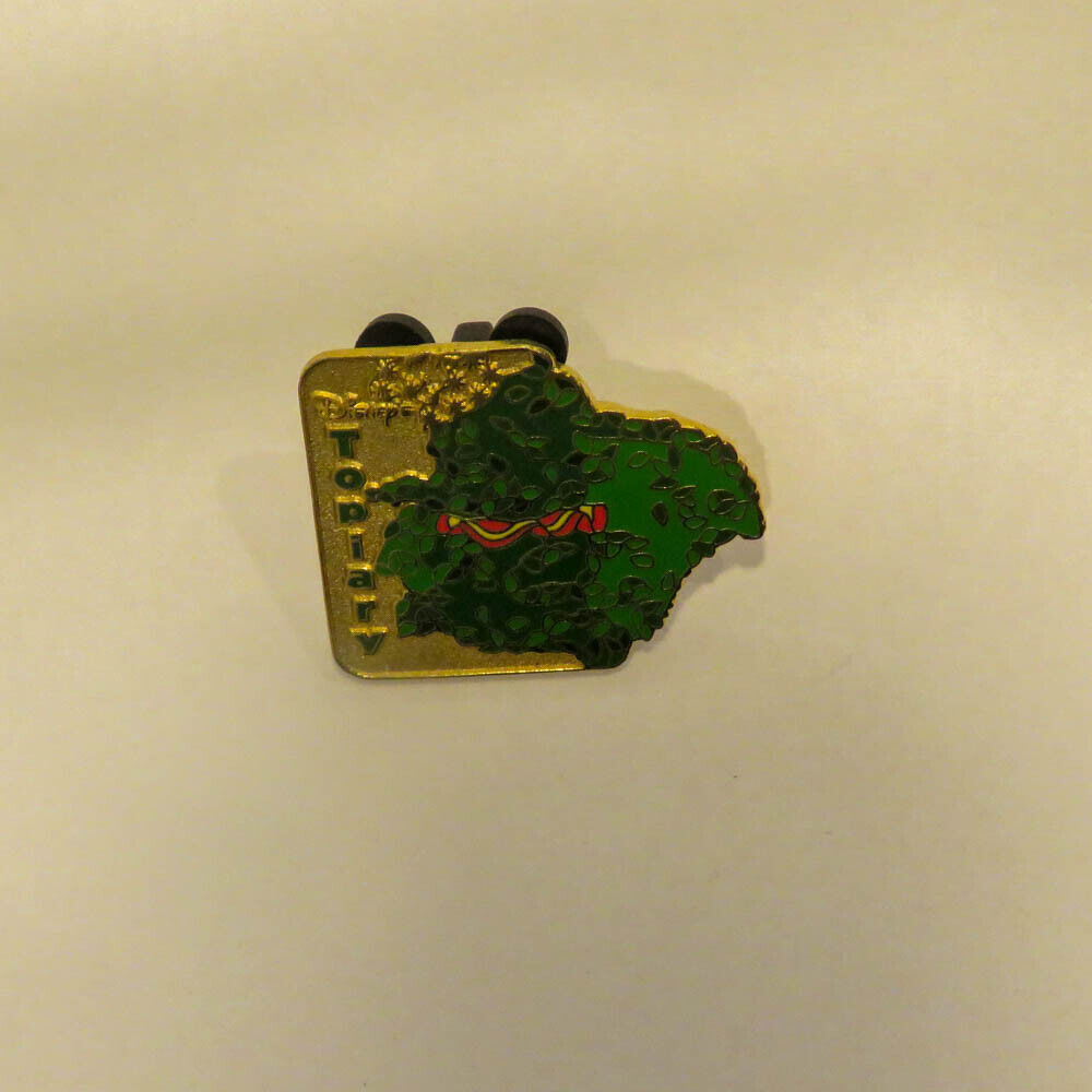 Disney Dumbo Topiary Cast Lanyard Pin for Park Enthusiasts