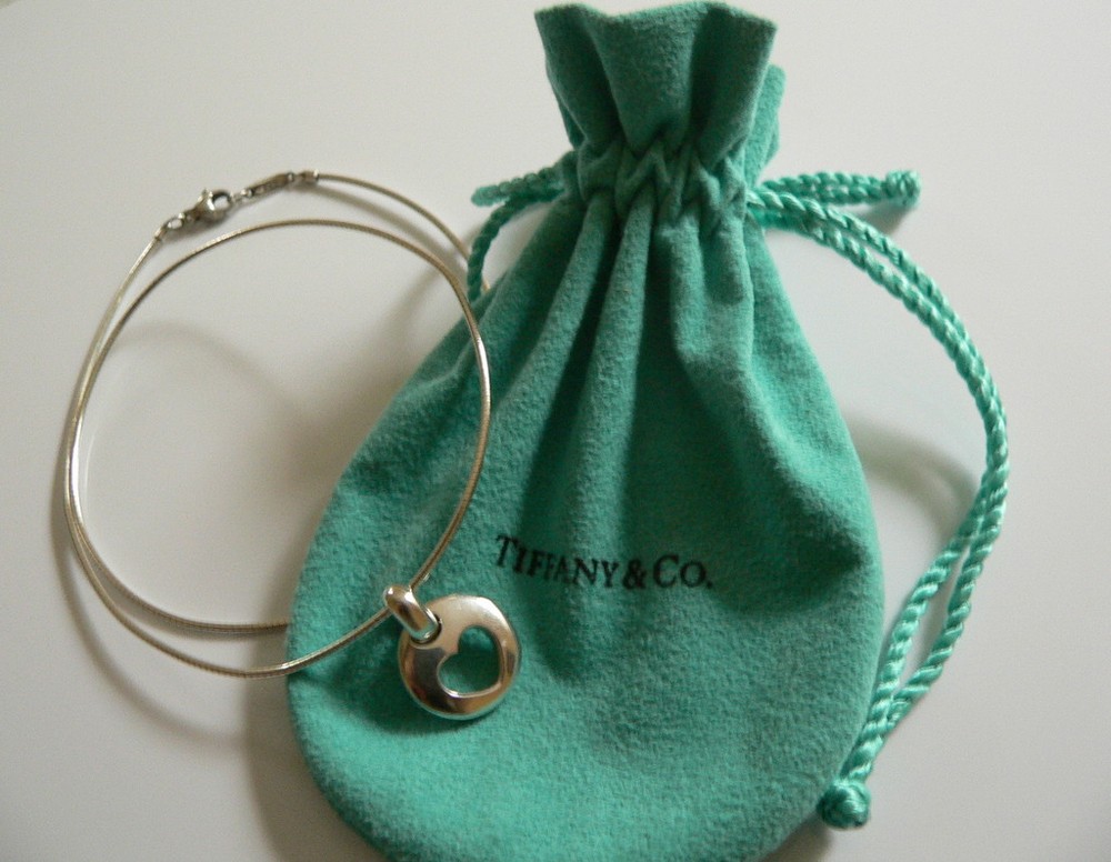 Tiffany & Co Heart Necklace Stencil Cut Out Pendant Chain Charm Love Gift Pouch