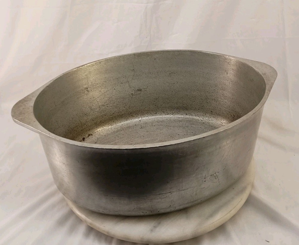 Vintage Oval Aluminum Roaster Dutch Oven Household Institute 12”. NO LID