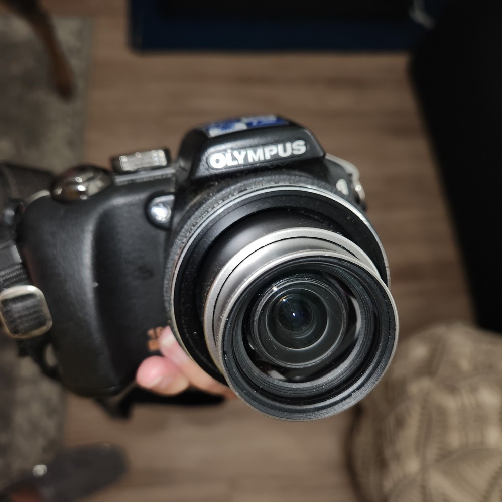 Olympus SP-560 UZ 8MP Digital Camera with 18x Zoom in Black