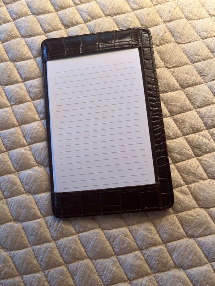 Levenger embossed crocodile brown leather note holder with back pocket 6x3.75 inches