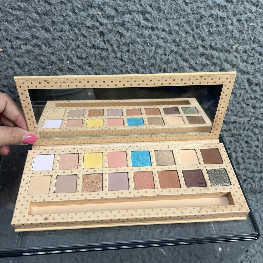 Kylie Cosmetics Take Me on Vacation Eyeshadow Pallet 16 Colors Limited Edition