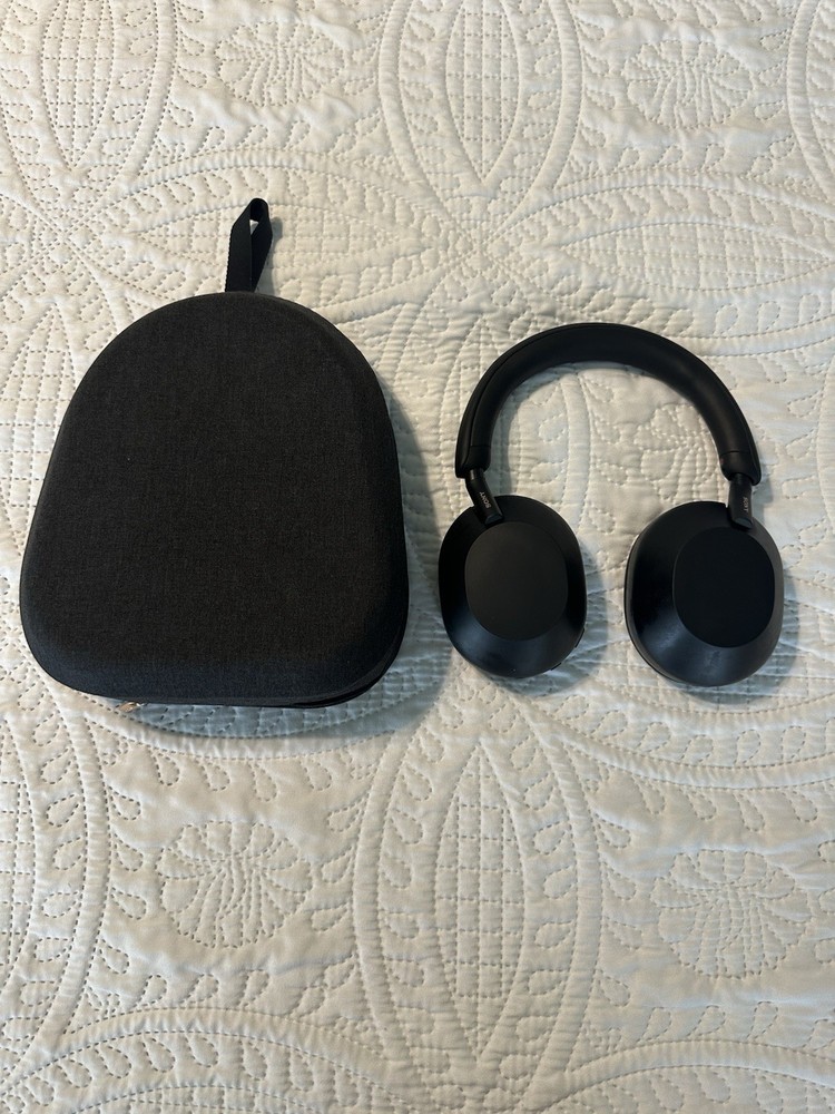 Sony WH-1000XM5 Wireless Noise-Cancelling Over-Ear Headphones in Black