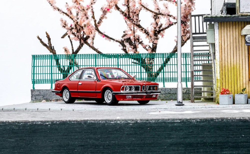 1:64 Scale Red BMW E24 635 CSI Coupe Diecast Metal Sports Car Model