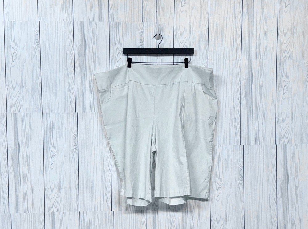 Ashley Stewart bermuda shorts womens size 34/36 high rise solid white stretch
