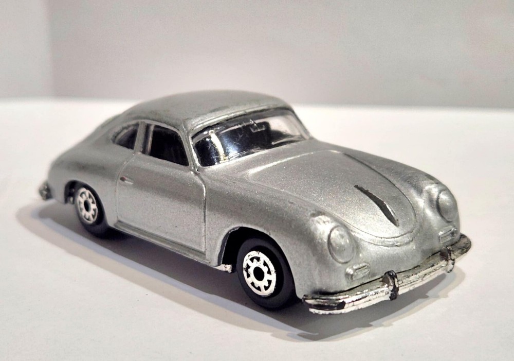 Porsche 356A Silver Sport Coupe Maisto 1/64 Die Cast