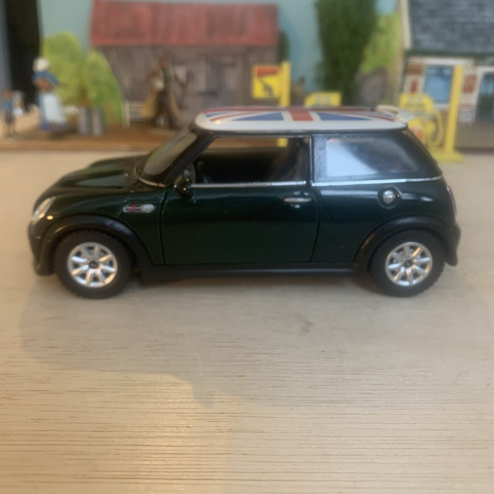 KINSMART MINI COOPER PULL BACK N GO CAR - 1:28 Scale Excellent Condition