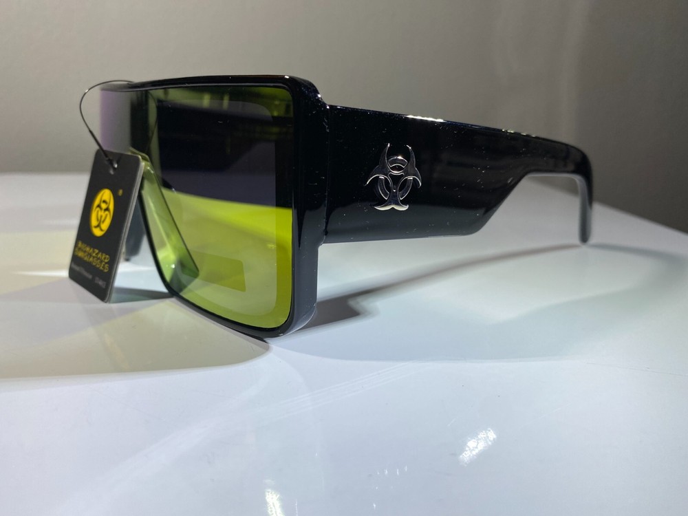 Futuristic unisex sunglasses with black frame and yellow reflective lenses