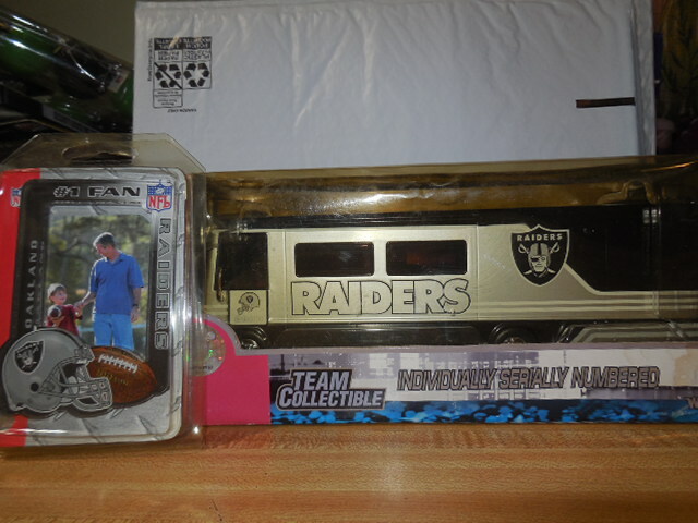 2003 Oakland Raiders 1:50 Scale Team Winnebago Magnetic Photo Frame New