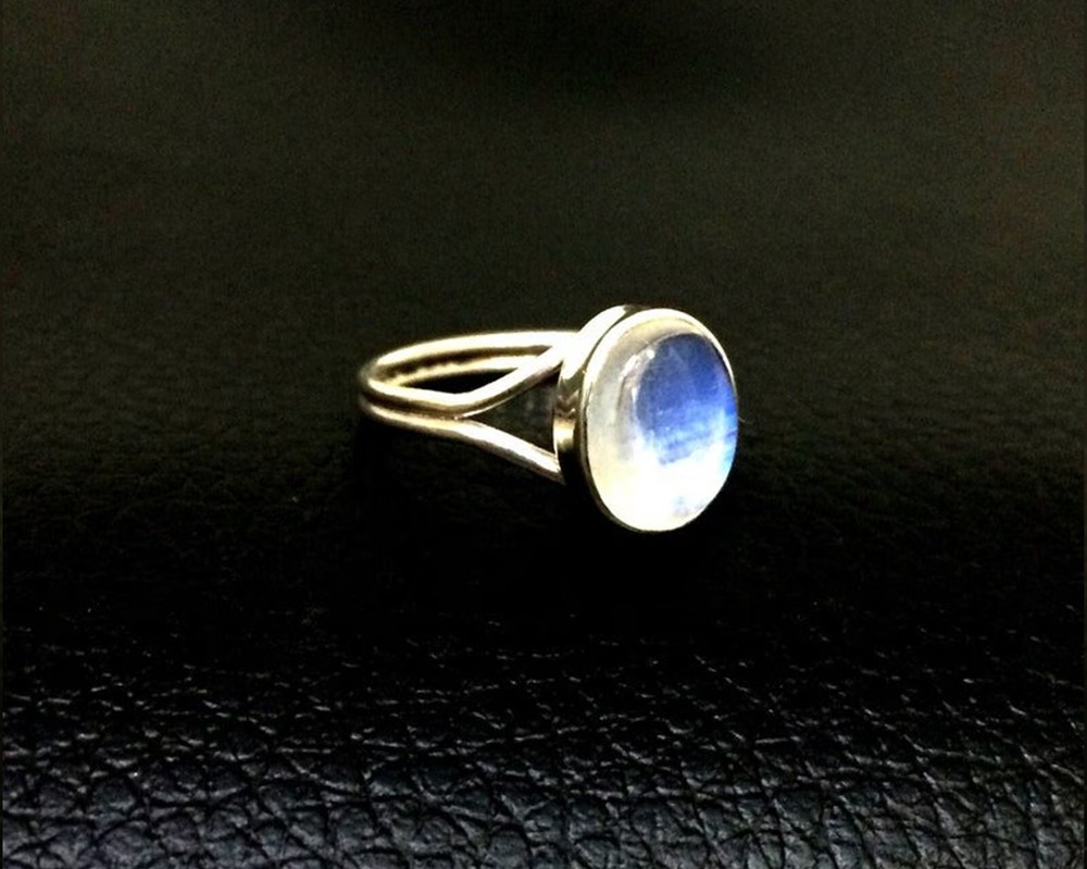 Handmade 925 Sterling Silver Ring with Natural Moonstone - Elegant Design