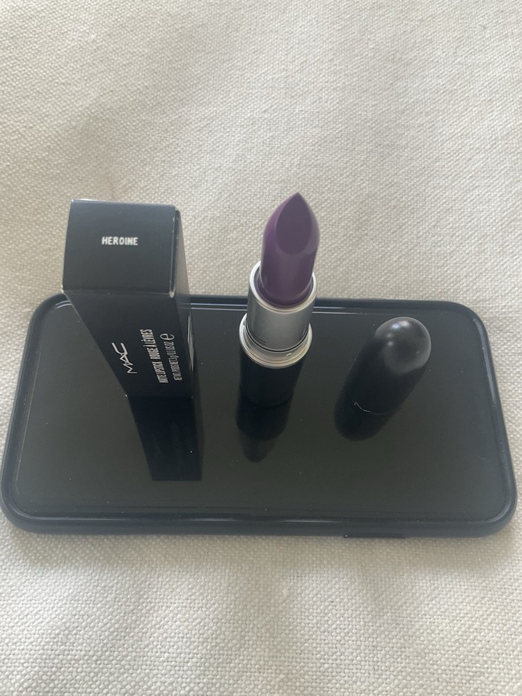 MAC Matte Lipstick Heroine Size 0.1 oz