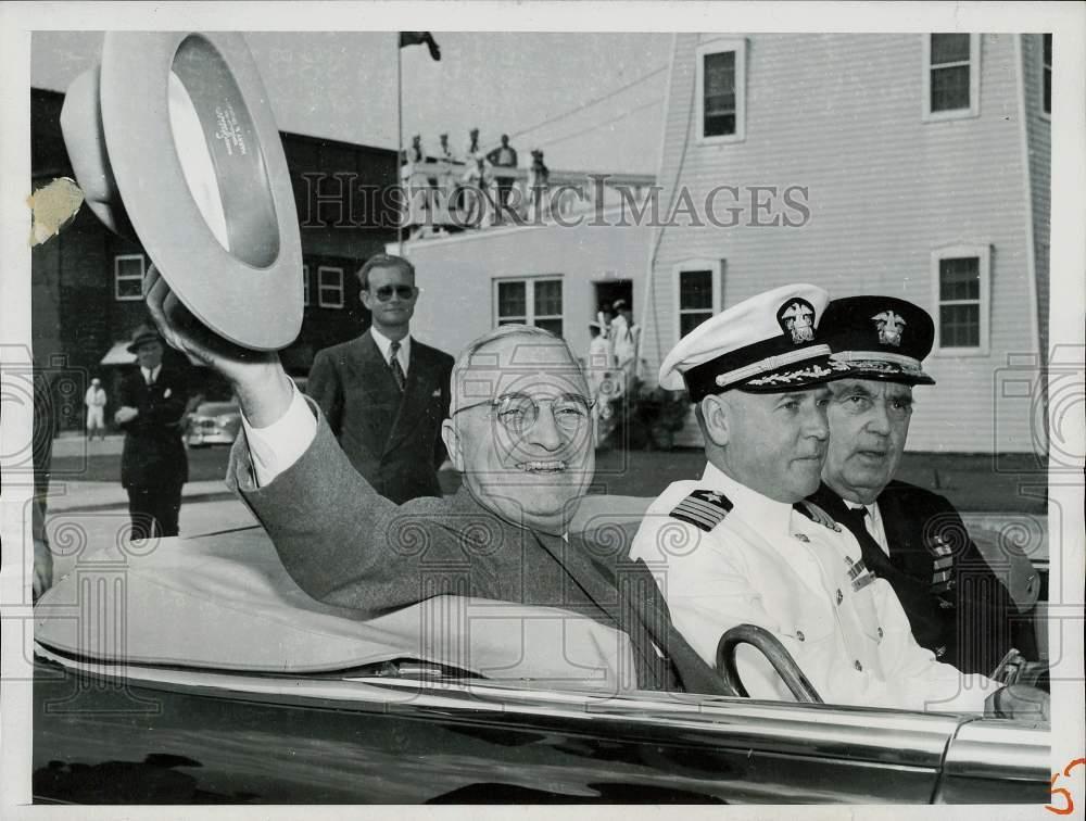 1947 Press Photo President Harry Truman waves upon arrival in Key West, Florida