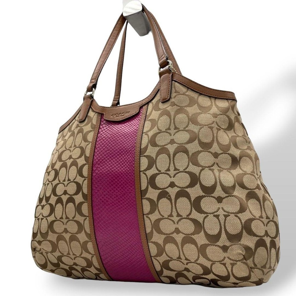Coach Signature Canvas Shoulder Bag in Beige - Authentic G05121691