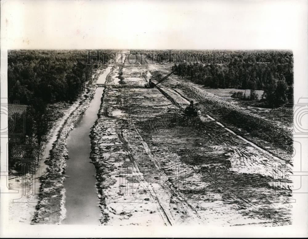 1942 Press Photo The huge construction work on the Atchafalaya Floodway