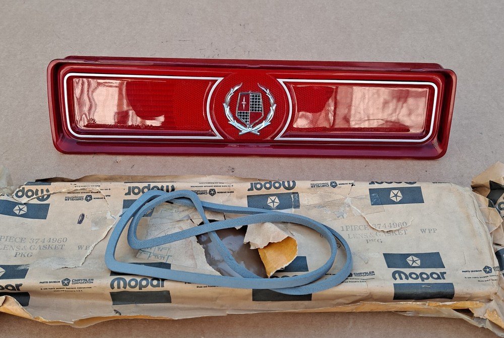 1974 74 Dodge Monaco Brougham NOS MoPar Right TAIL LAMP LENS & MEDALLION