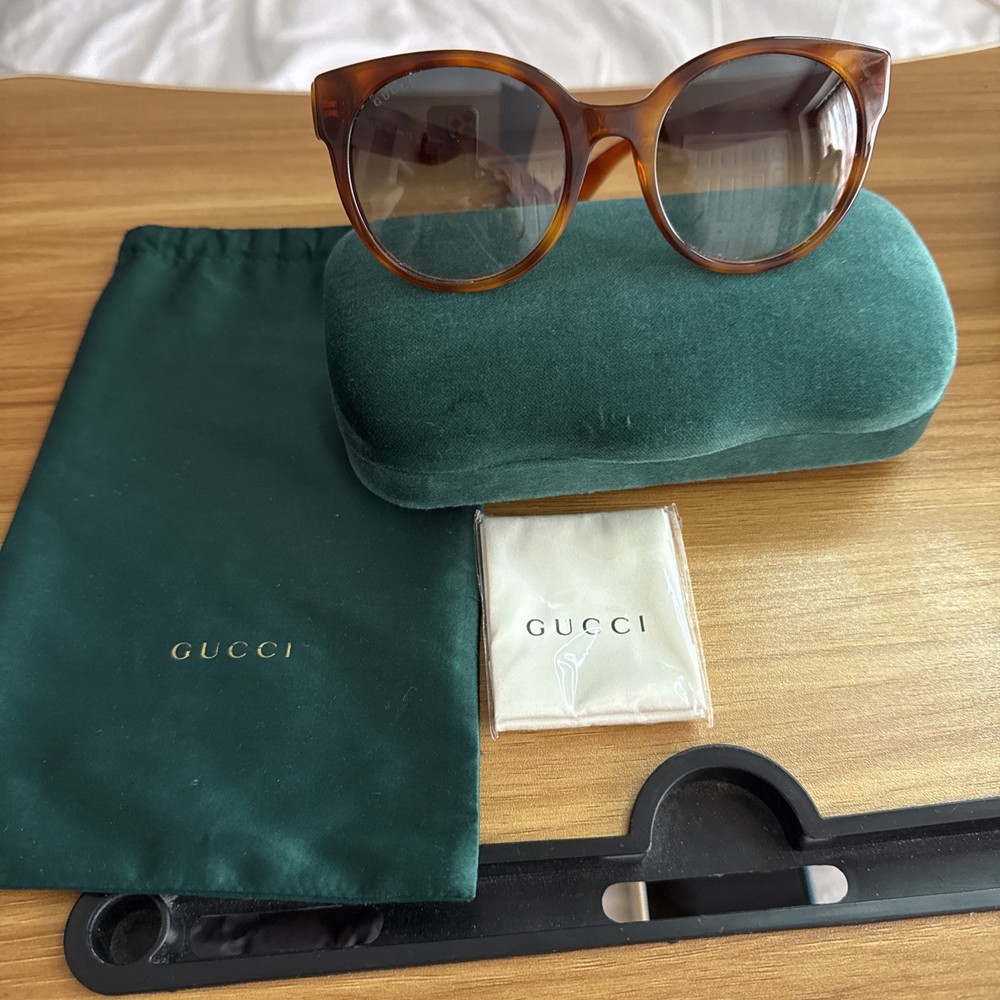Stylish Cat Eye Gucci Sunglasses in Excellent Condition