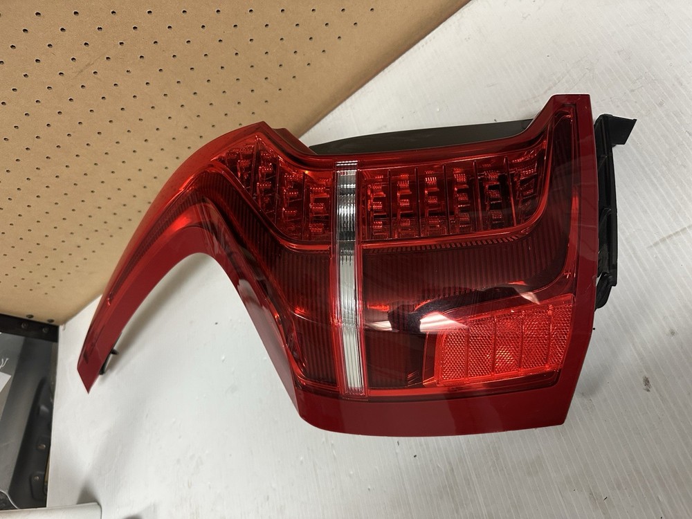 2016-2017 Volvo XC90 Left LED Taillight Assembly 31468538