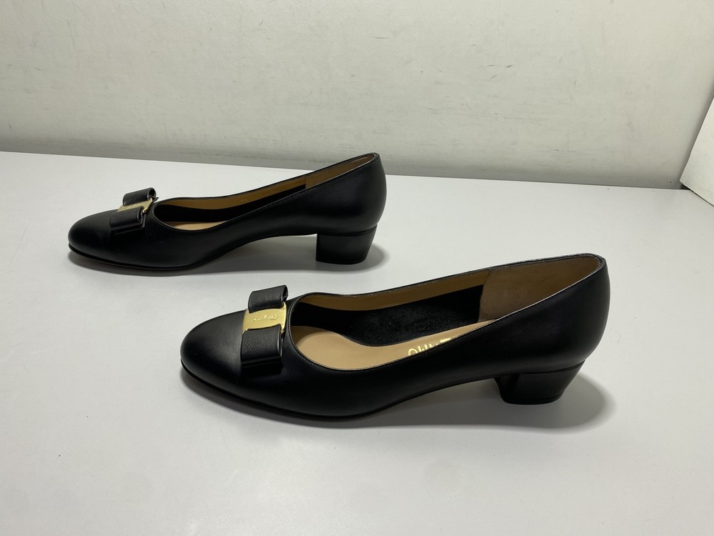 Ferragamo Womens Vara Black Pumps Round Toe Bow Block Heel Size 9.5