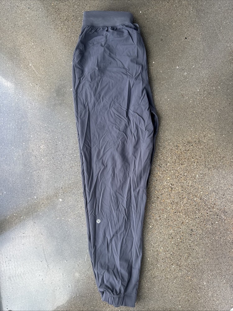 Lululemon Women's License to Train High-Rise Pant Size 6