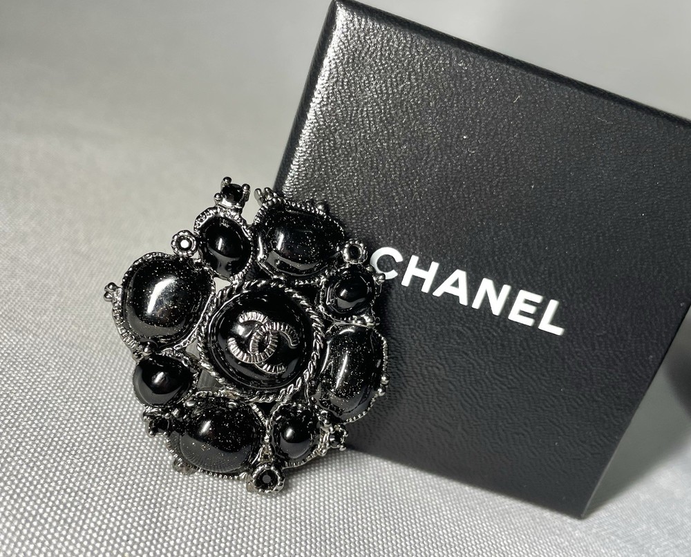 Auth Beautiful CHANEL Brooch Coco Mark Blackstone & Glitter & silver unisex Gift