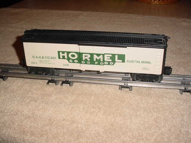 LIONEL REEFER CAR # 901 - HORMEL       0-027