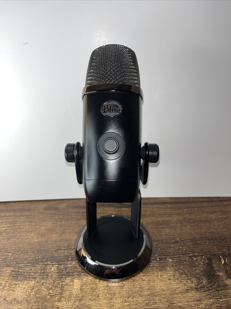 Blue Yeti X Professional USB Condenser Microphone for Gaming/Podcasting A00104