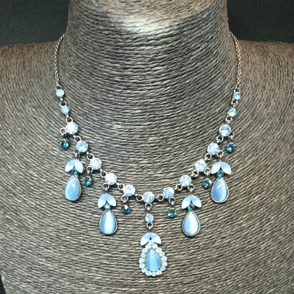 Sparkly blue Rhinestones Necklace 15in (235)