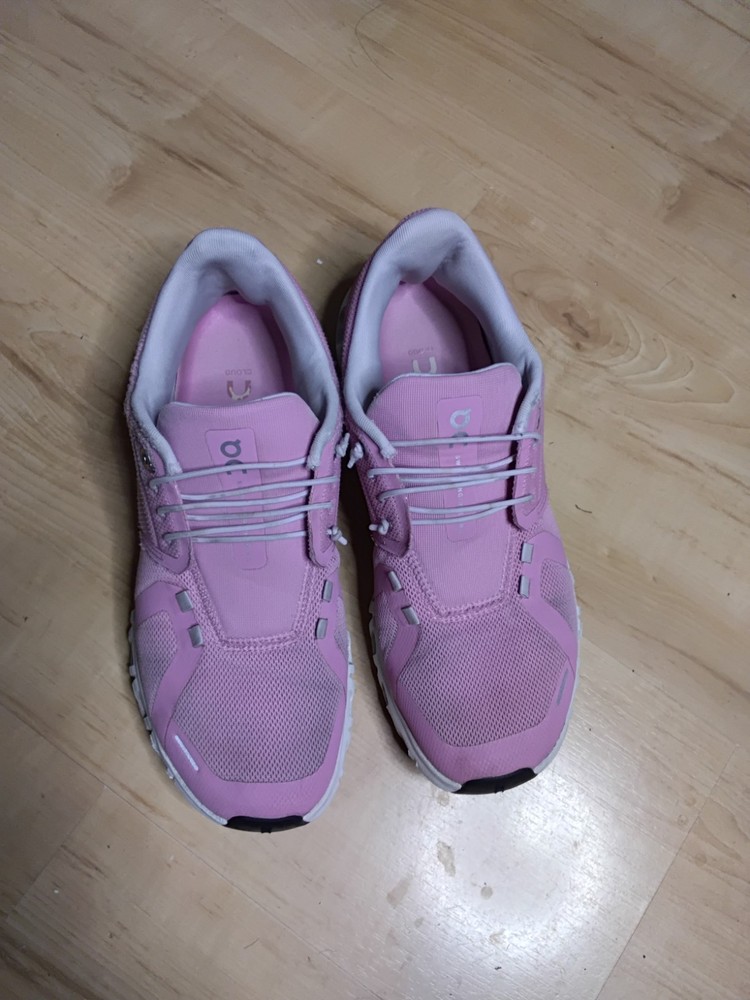Size 8 - ON Cloud 6 Raspberry White W