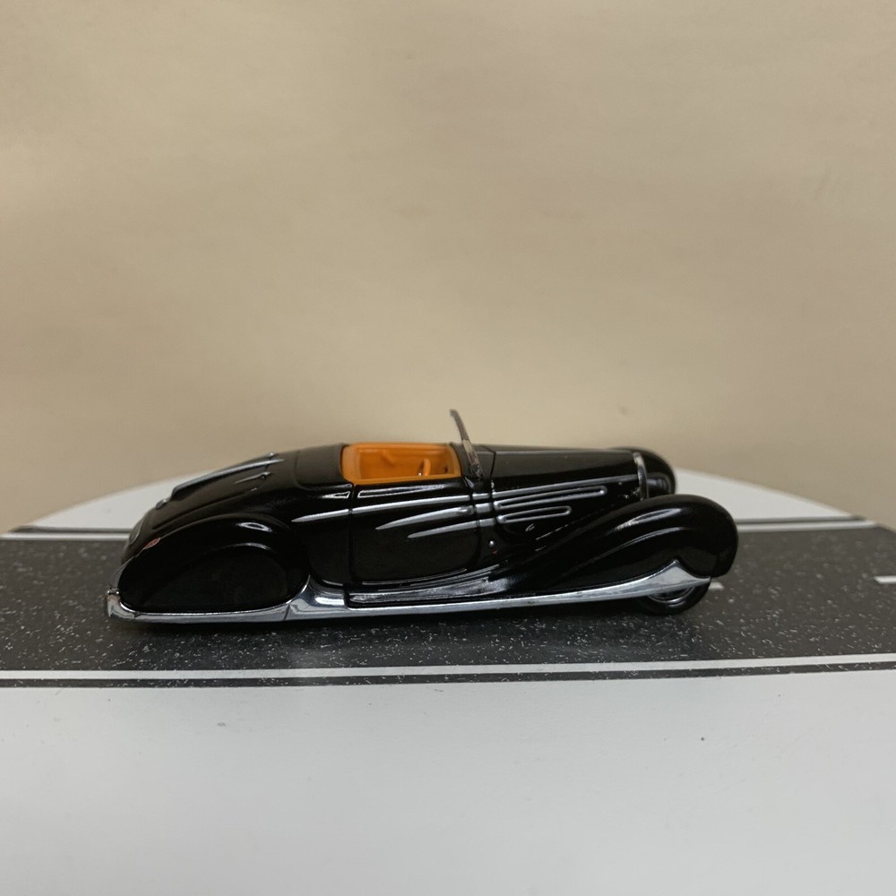 Hot Wheels 100% Classic Bodies 1939 Bugatti 57C Cabriolet Black/Silver Trim NM