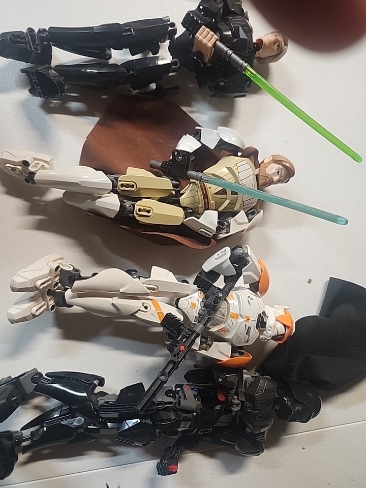 Lot Of 4 LEGO Star Wars Buildable Figure